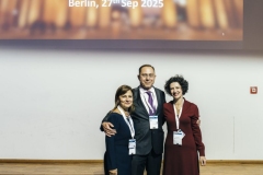 2025-09-27-Flying-Photographer-DOG-Kongress-Berlin-offenblende-MIWE-0001-scaled