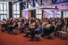 2025-09-27-Flying-Photographer-DOG-Kongress-Berlin-offenblende-MIWE-0042-scaled